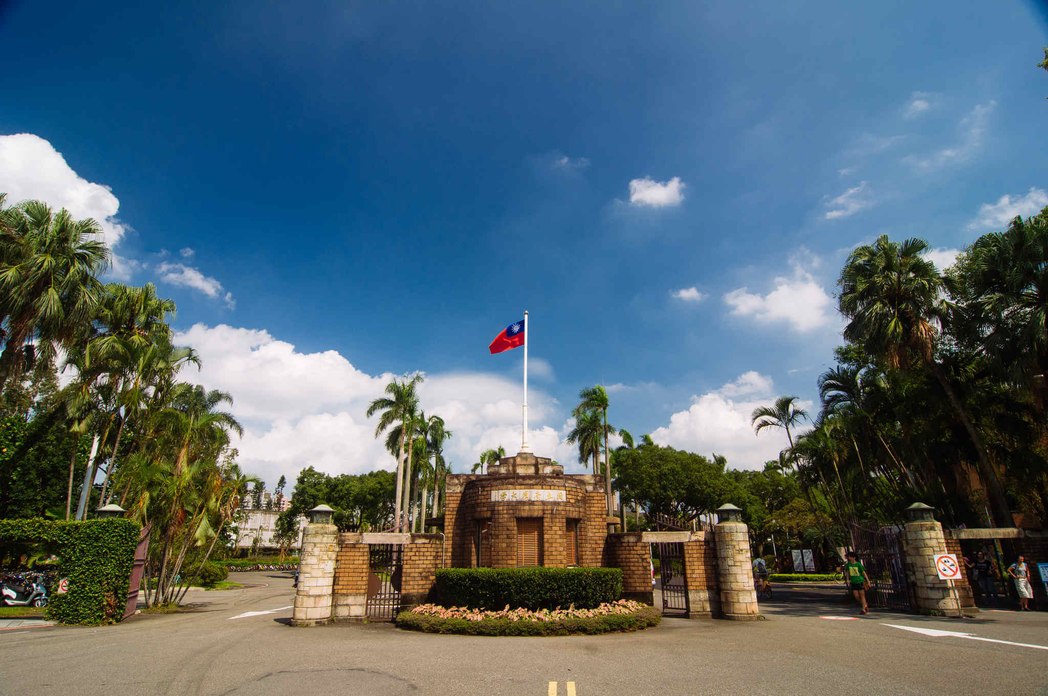 ntu-main-gate